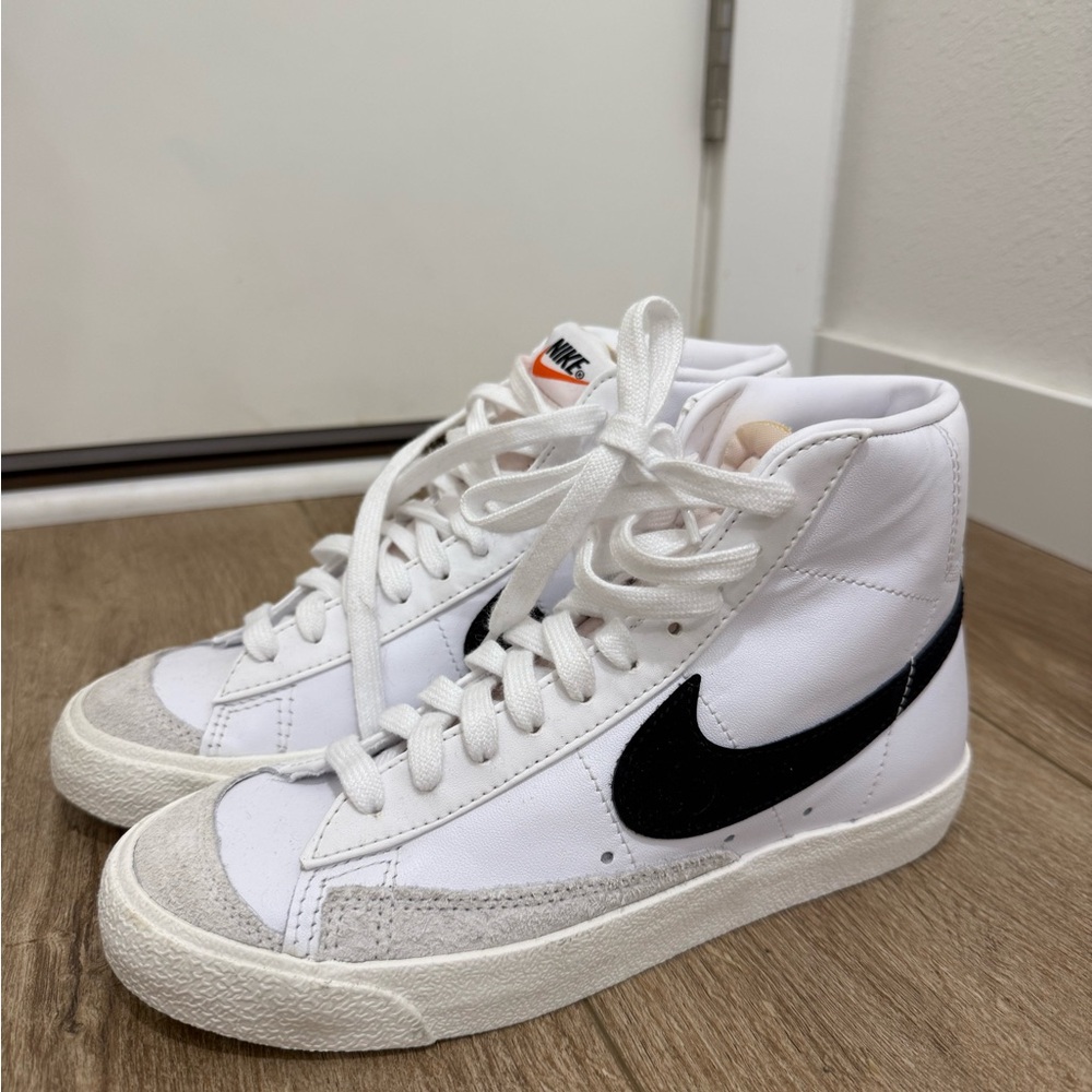 Nike White and Black High-Tops